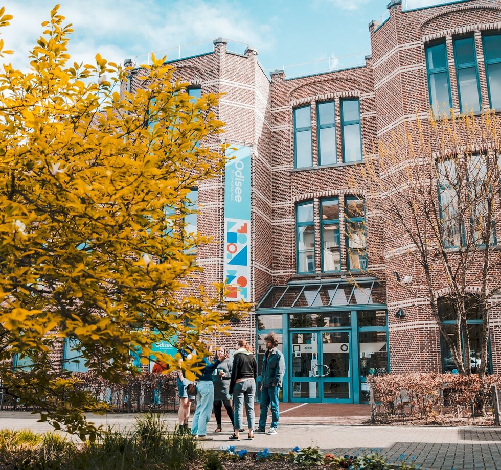 Campus Schaarbeek gevel met boom